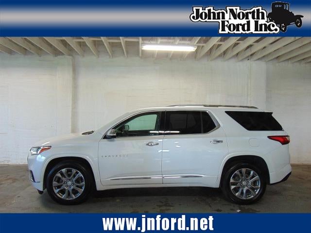 2019 Chevrolet Traverse Premier in Summit White (Gaz) — front three-quarter view